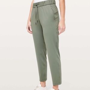 Lululemon On The Fly Pant Grey Sage SZ 8